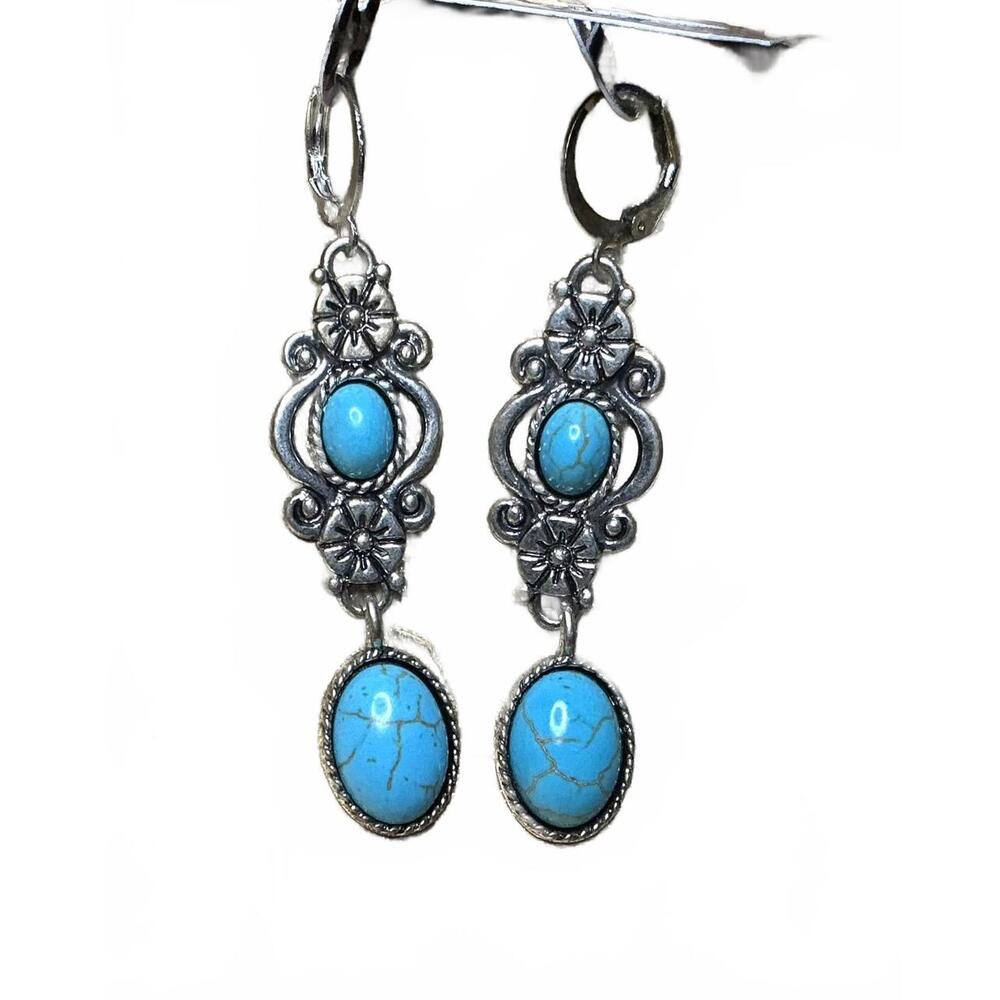 Quo Earrings